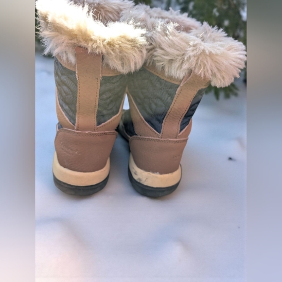 BearPaw Women's Boots with Cream Faux Fur Size 7 (EUC) - Picture 5 of 14